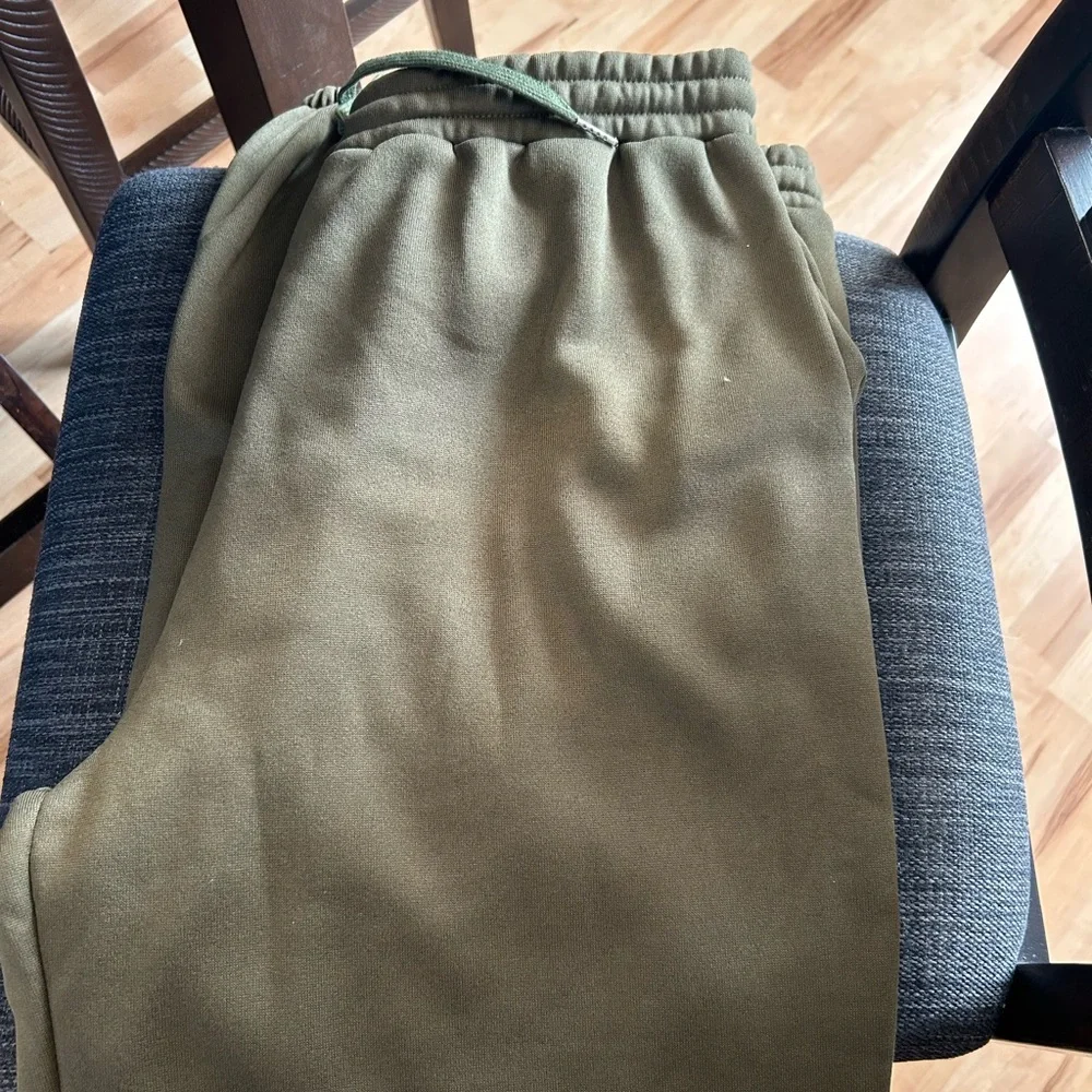 Women’s loose fit sweatpants, wide legs - Picture 4 of 5